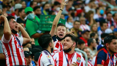 Aficionados de Chivas llegan tarde a su propia protesta