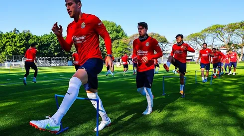 El plantel principal de Chivas trabajará lunes y martes para preparar este partido reprogramado frente a Rayados