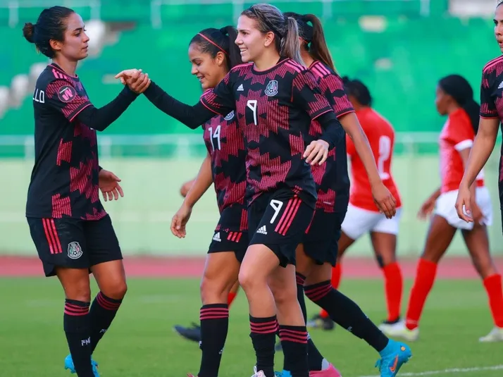 Licha brilla en el 11 ideal de Concacaf W