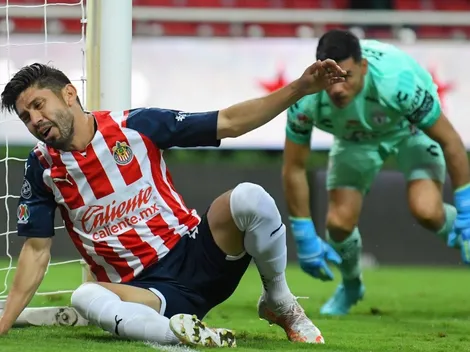 Oribe Peralta explotó y defendió al ‘Tata’ en redes sociales