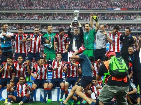 Reencuentro entre rojiblancos durante el viaje a San José