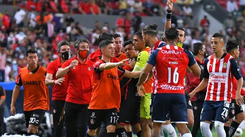 Lo que escuchó Miguel Ponce para lanzarse sobre jugador del Atlas