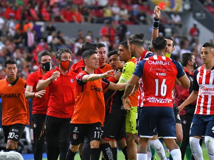 Lo que escuchó Miguel Ponce para lanzarse sobre jugador del Atlas