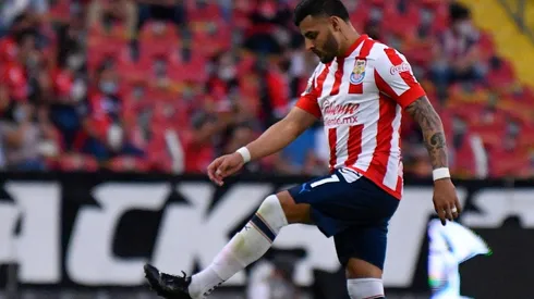 Chivas hace 'última jugada' para que Alexis Vega renueve