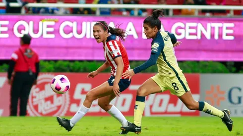 Jaqueline Rodríguez dispara a la portería azulcrema (JAM MEDIA)