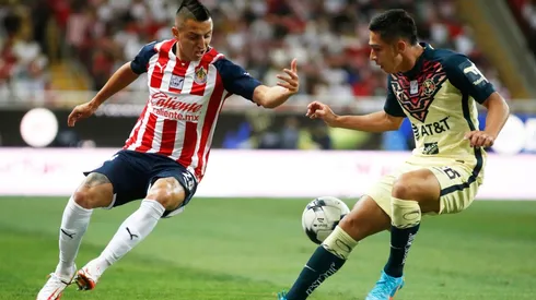 Alvarado lucha por un balón (JAM MEDIA)