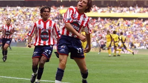 Hector Reynoso en un Clásico del 2002.