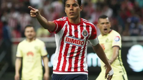 Omar Bravo da instrucciones (IMAGO 7)