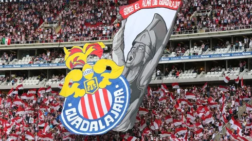 Afición de Chivas presume el escudo (IMAGO 7)