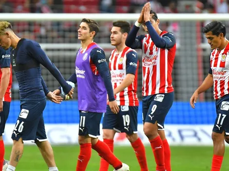 El noble gesto de jugador de Chivas con aficionados del Atlas