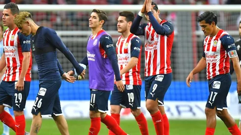 El noble gesto de jugador de Chivas con aficionados del Atlas