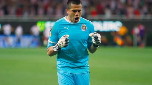 Miguel Jiménez defiende el marco de Chivas (JAM MEDIA)