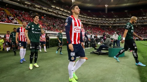 Isaác Brizuela salta al campo (IMAGO 7)