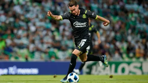 Jesús Angulo conduce el balón (JAM MEDIA)