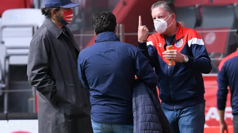 Directiva rojiblanca reunida con Michel Leaño (IMAGO 7)