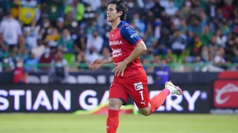 El delantero vio sus primeros minutos desde su regreso a Chivas