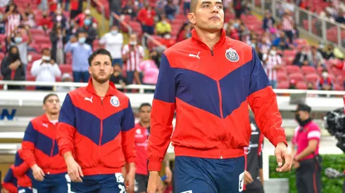 Sergio Flores salta al campo (IMAGO 7)