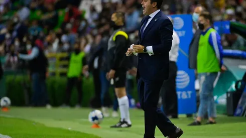 Michel Leaño da indicaciones (IMAGO 7)