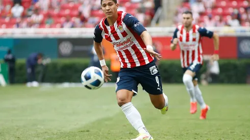 Zaldívar busca un balón (IMAGO 7)