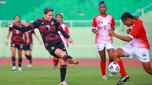 Alicia Cervantes remata con Selección (IMAGO 7)