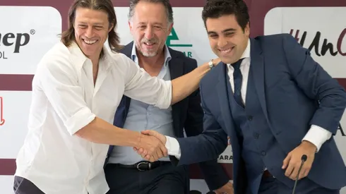 Matías Almeyda y Marcelo Michel Leaño se saludan en evento (IMAGO 7)