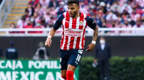 La razón que tiene a Alexis Vega sin renovar con Chivas