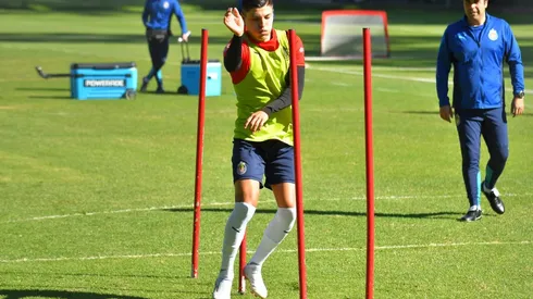 Ronaldo Cisneros durante un entrenamiento con Chivas (IMAGO 7)
