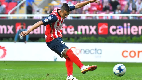 Roberto Alvarado realiza un disparo (IMAGO 7)