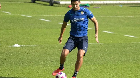 Jesús Molina durante un entrenamiento con Chivas (IMAGO 7)