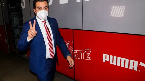 Marcelo Michel Leaño saluda previo a un partido de Chivas (IMAGO 7)