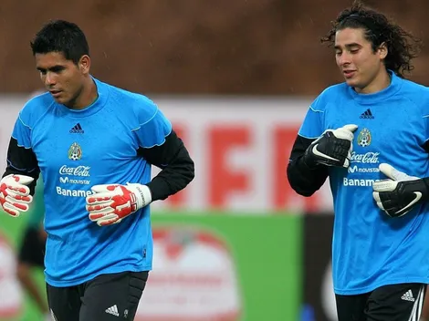 Oswaldo Sánchez se enciende con respuesta para Memo Ochoa