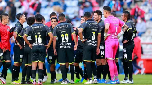 Chivas se reúne en el centro del campo (JAM MEDIA)