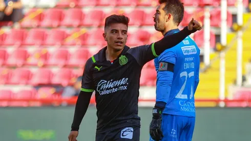 Fernando Beltrán agradece tras un gol con Chivas (IMAGO 7)