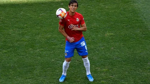 José Juan Macías controla un balón (Imago7)