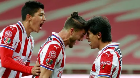 José Juan Macías celebra un gol con Chivas