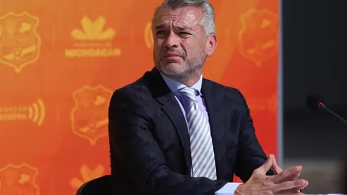 Higuera afirma que Macías se fue a Europa por capricho: Advierte a Alexis Vega