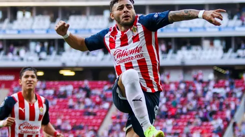 Alexis Vega empata con un golazo