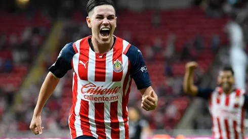 Espectaculares anotaciones de Chivas para golear 3-0 al Mazatlán al medio tiempo