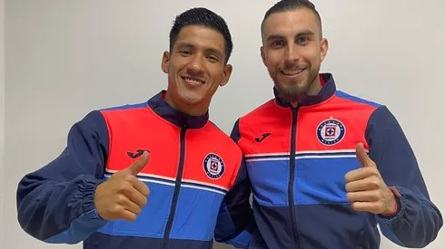Uriel Antuna y Alejandro Mayorga en su presentación con Cruz Azul