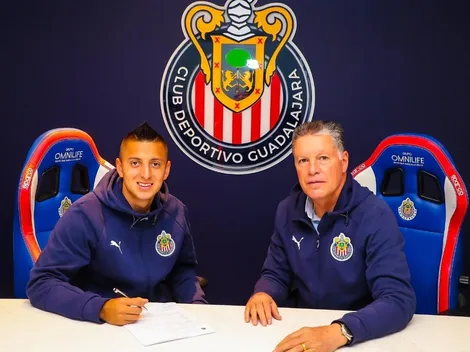 Afición de Chivas explota contra directiva por llegada de Alvarado