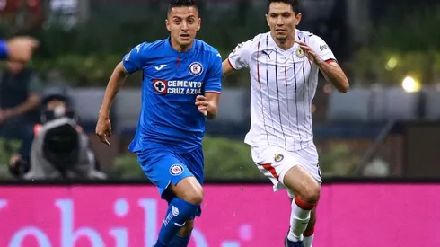 Roberto Alvarado estaría con un pie y medio en Chivas.