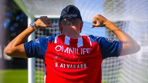 El Piojo fue presentado como jugador de Chivas