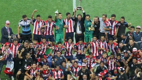 El único campeón con Chivas ahora presume título con el vecino