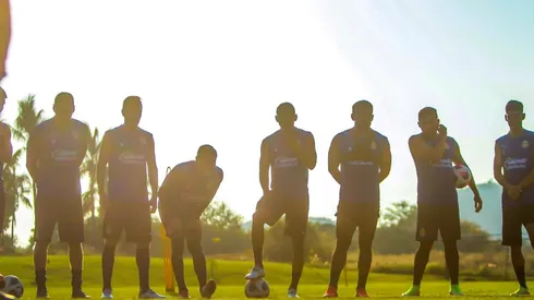 El plantel de Chivas en Barra de Navidad