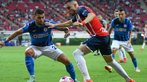Jugadores de Cruz Azul que le vendrían bien a Chivas