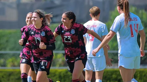Licha Cervantes se estrena como goleadora del Tri