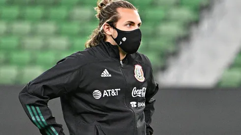 Factores que permiten a Santiago Giménez jugar en Chivas