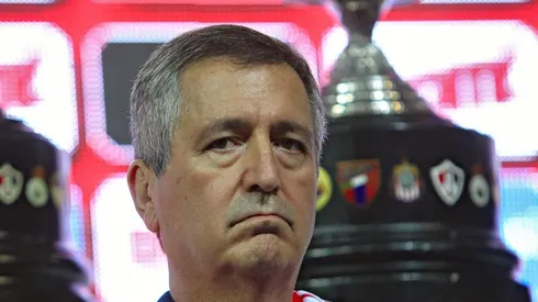 Jorge Vergara en una conferencia de Chivas