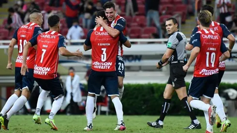 Chivas de Guadalajara en el partido ante Cruz Azul