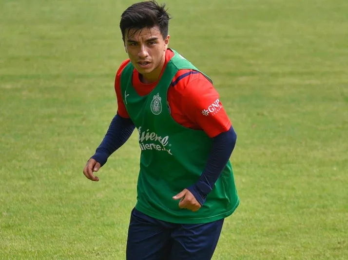 Comentarista de TUDN es apaleado por criticar al “Nene”